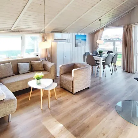 4 Person Holiday In * גלטינג